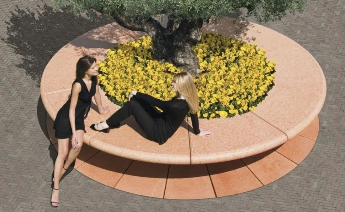 Jardinera urbana de grandes dimensiones en hormigón.
